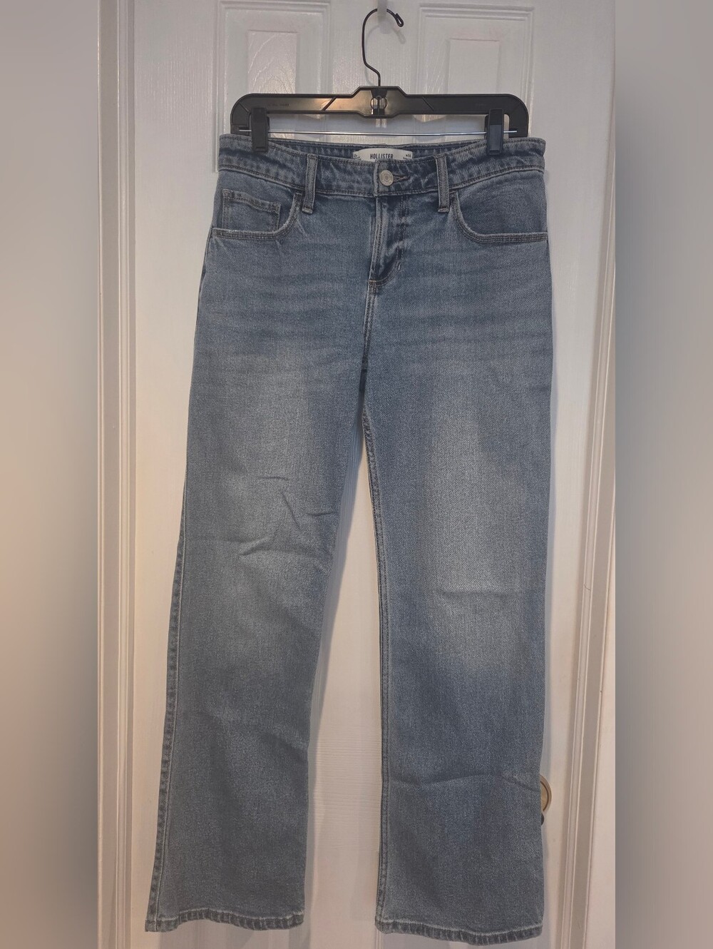 Hollister Low-Rise Relaxed Straight Jeans - Size 2Reg. 26" W - Brand New No Tags